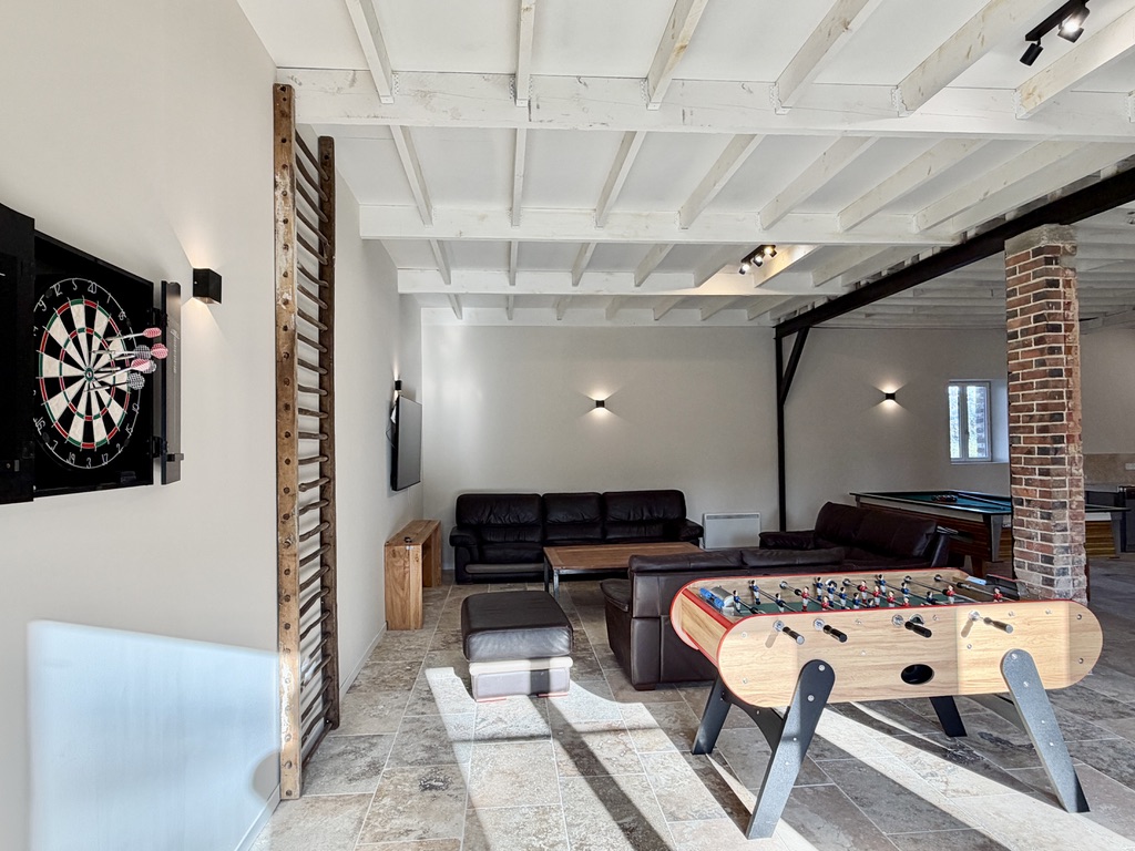 195C5B43-532D-4F26-9AAA-F9FB46E22B6F_1_105_c