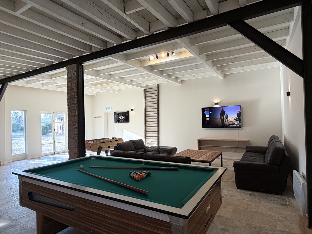 5163D1CD-6D4B-4C62-971C-637D7D60A657_1_105_c